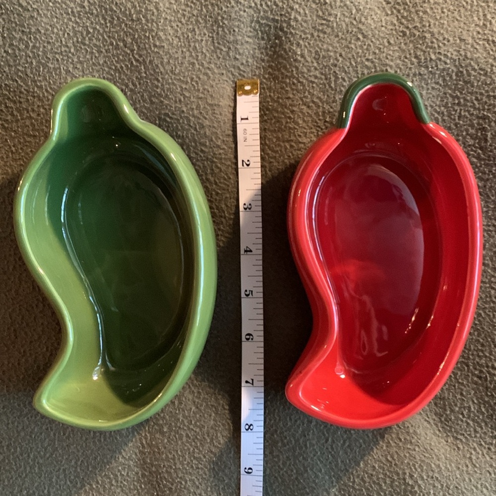New Royal Norfolk red and green ceramic salsa dishes. Approx 4” x 7” x 2” - Picture 2 of 12